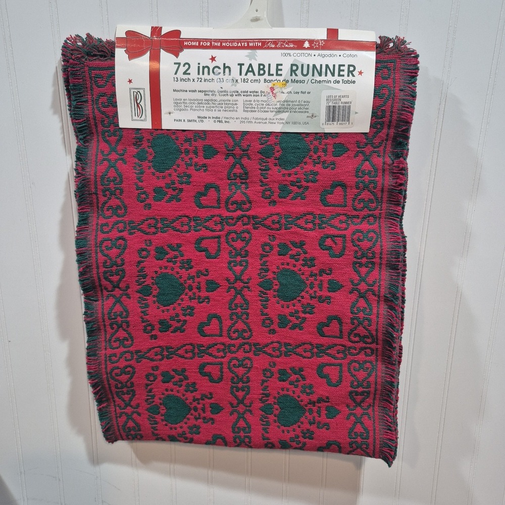 VTG Park B Smith 72 " Table Runner Lots Of Hearts Red/Green Christmas Cottage